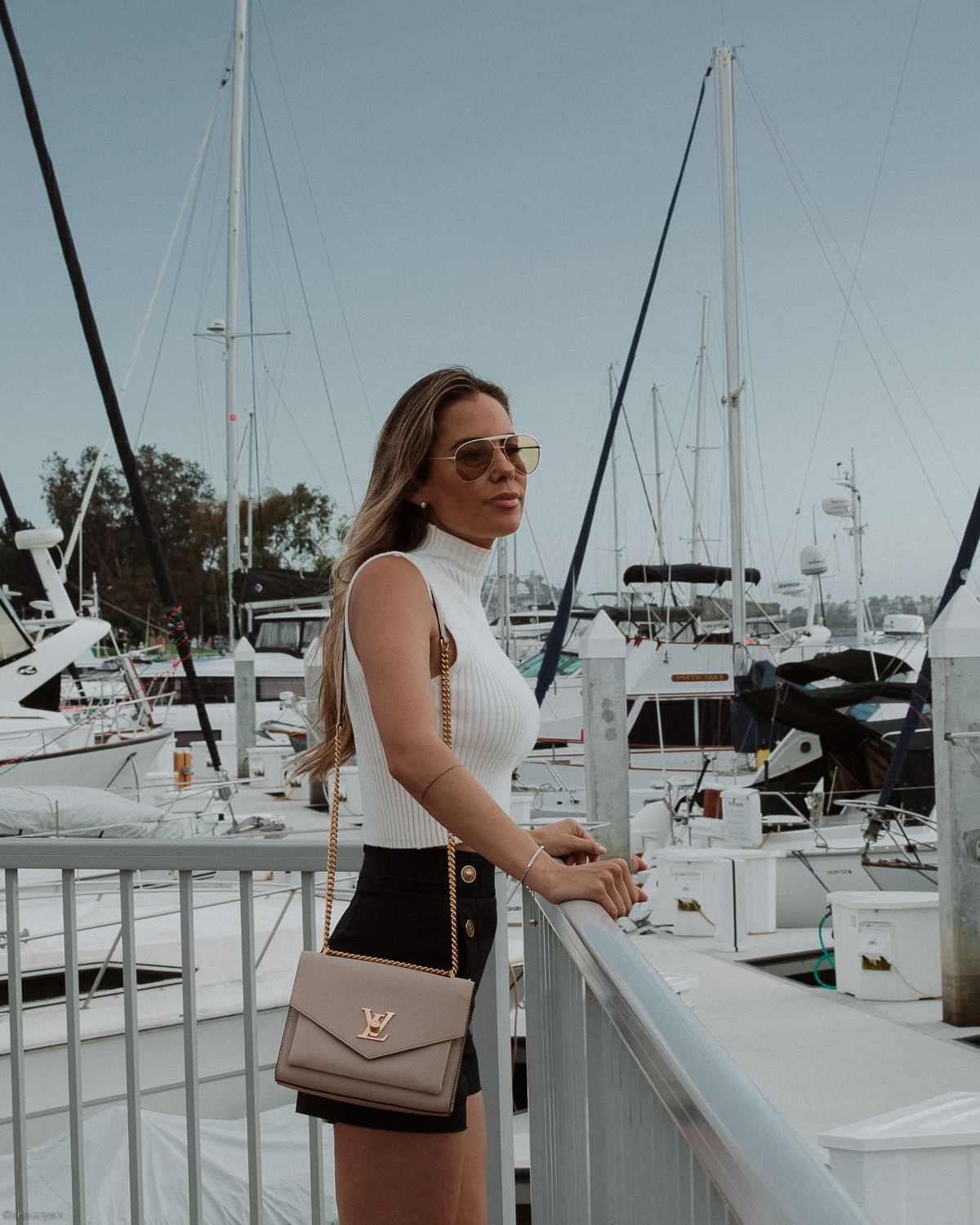 Women wearing chic nautical fashion pieces  2